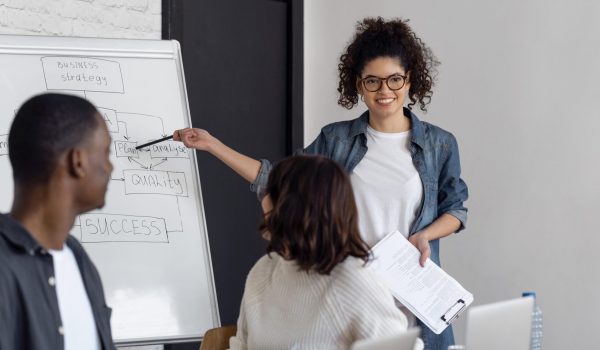 medium-shot-smiley-woman-leading-meeting